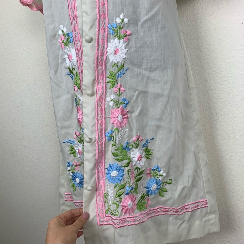 Vintage Floral Robe - Picture 7 of 11